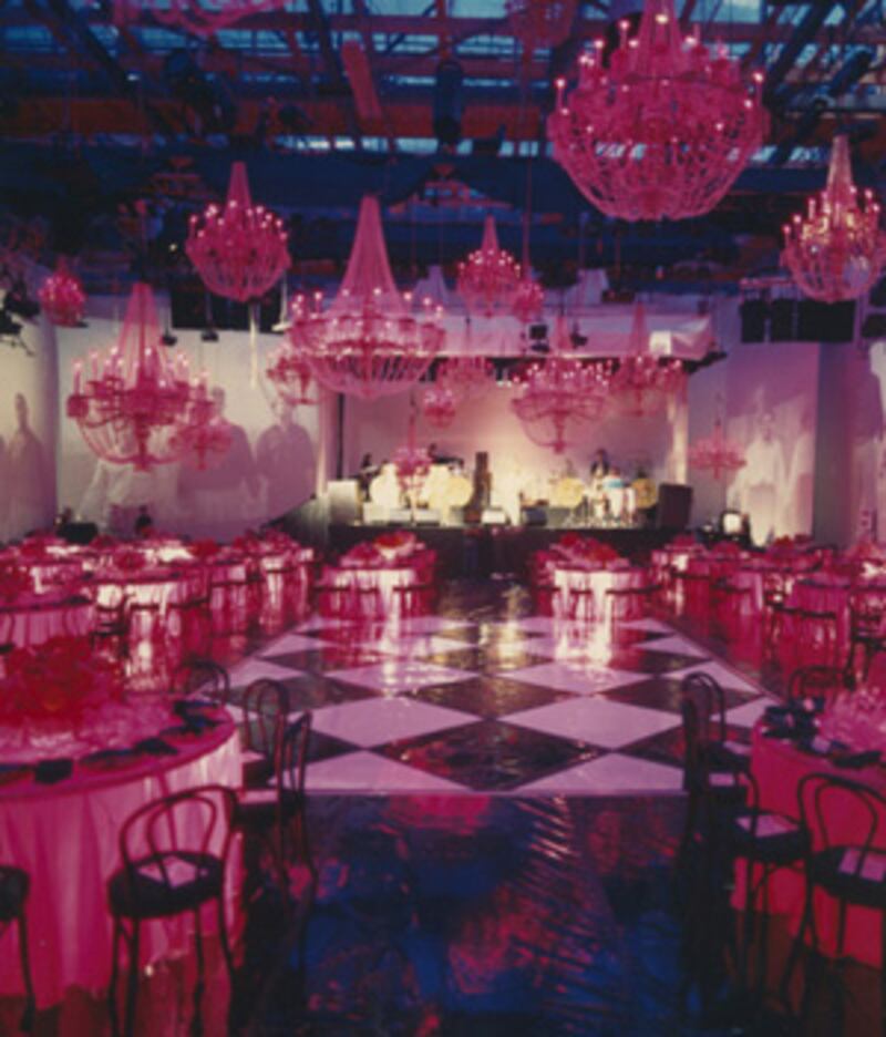 articles/2009/07/12/farewell-to-the-king-of-parties/robert-isabell-gallery-launch_focorr