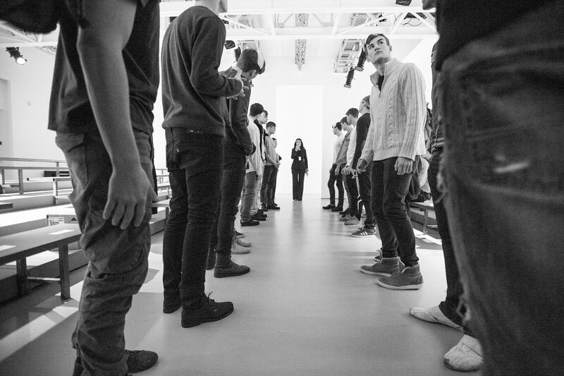 galleries/2013/01/16/backstage-at-men-s-fashion-week-in-milan-2013-photos/milan-mens-backstage-wrap27_tdxxhu