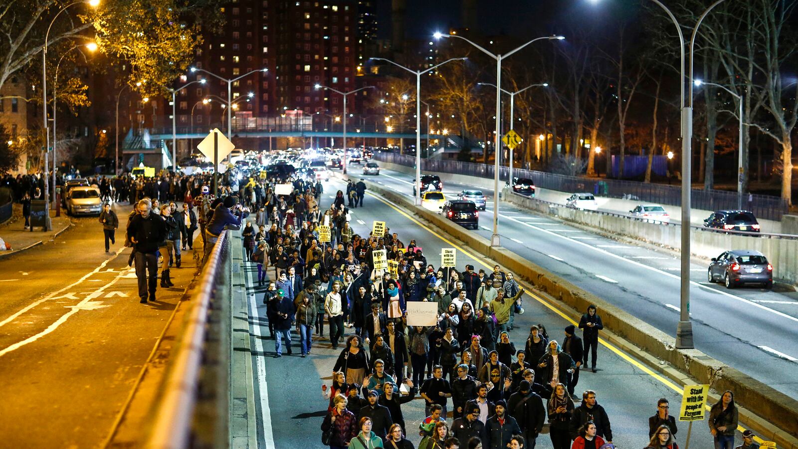 galleries/2014/11/26/day-2-ferguson-protesters-take-to-the-streets-across-the-u-s-photos/141125-ferg-3_jywfmu