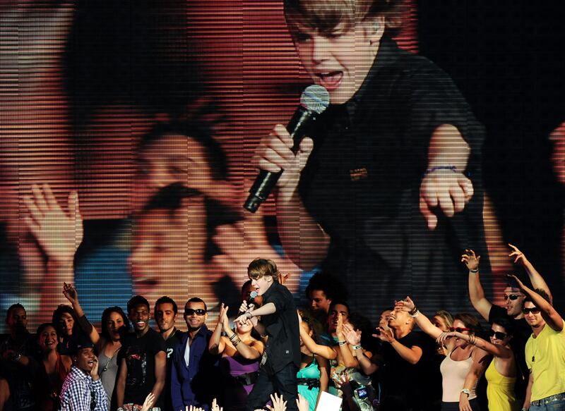 galleries/2010/09/09/bieber-fans/bieber-fans---1_t9qytx