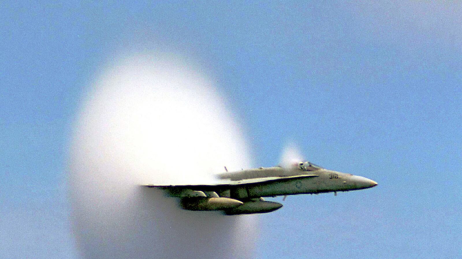 articles/2014/10/17/navy-grounds-top-guns/141016-majumdar-top-gun-tease_yvspcc