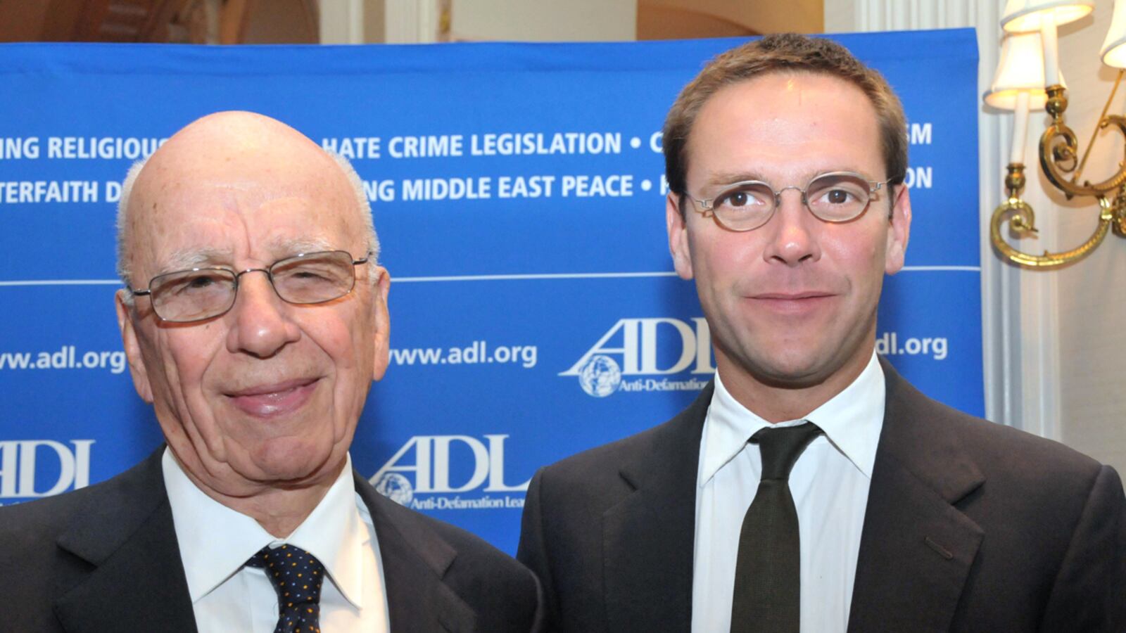 cheats/2011/10/19/rift-opens-up-between-murdochs/rupert-james-murdoch-wrap_o7b5cv