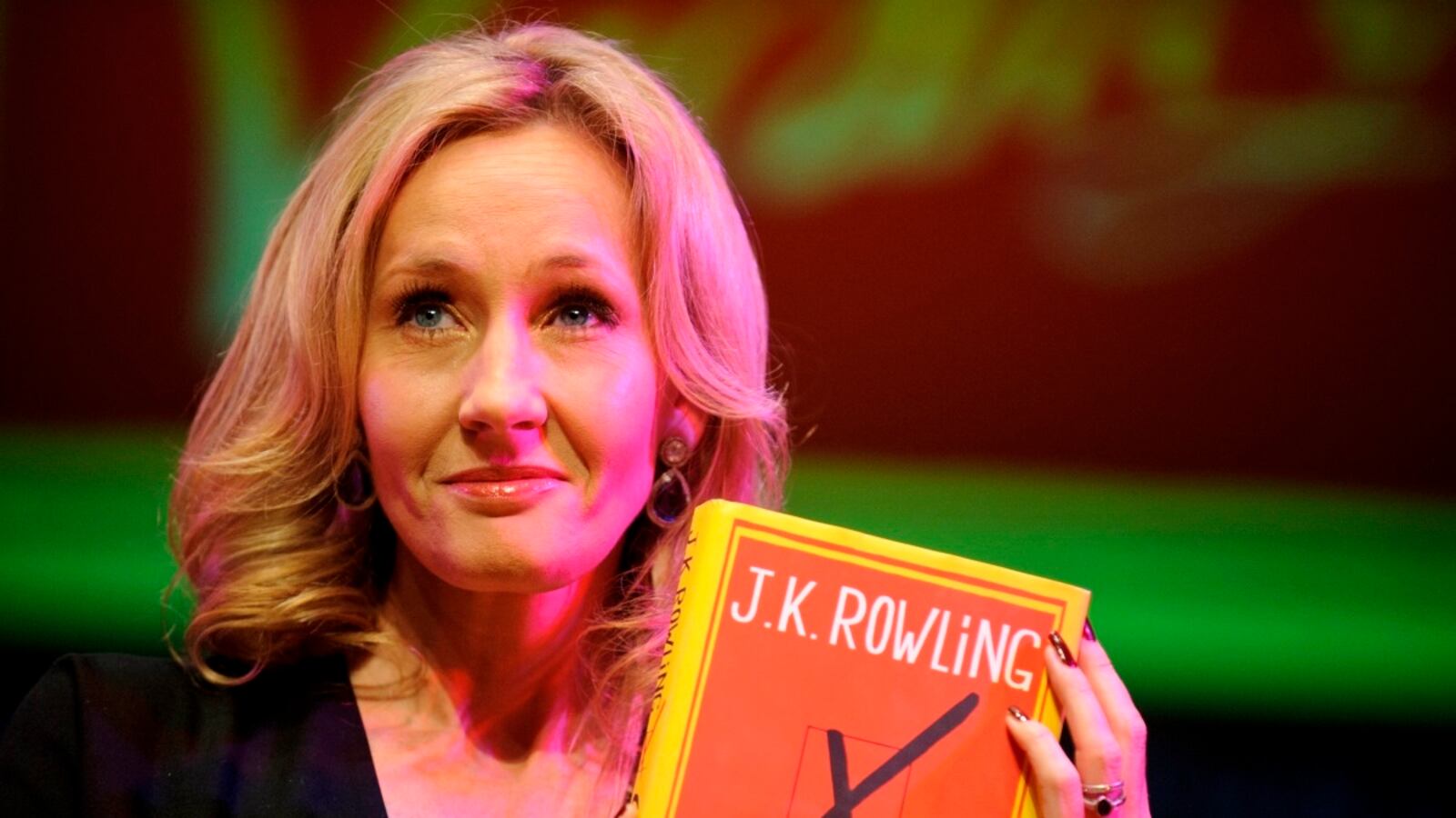 cheats/2012/10/04/j-k-rowling-tops-bestseller-list/rowling-besteller-cs_smerye