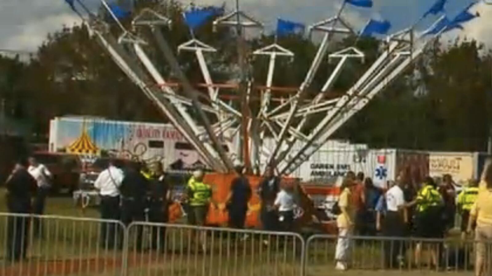 cheats/2013/09/08/festival-swing-loses-power-injures-13-kids/130908-injured-kids-cheat_umidwg