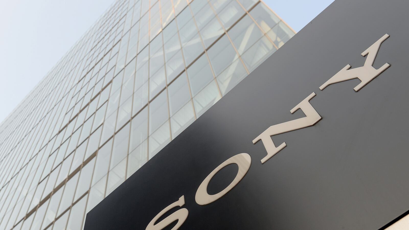 cheats/2013/05/09/sony-finally-makes-some-money/130509-sony-profit-quarter-cheat_tsxu2x