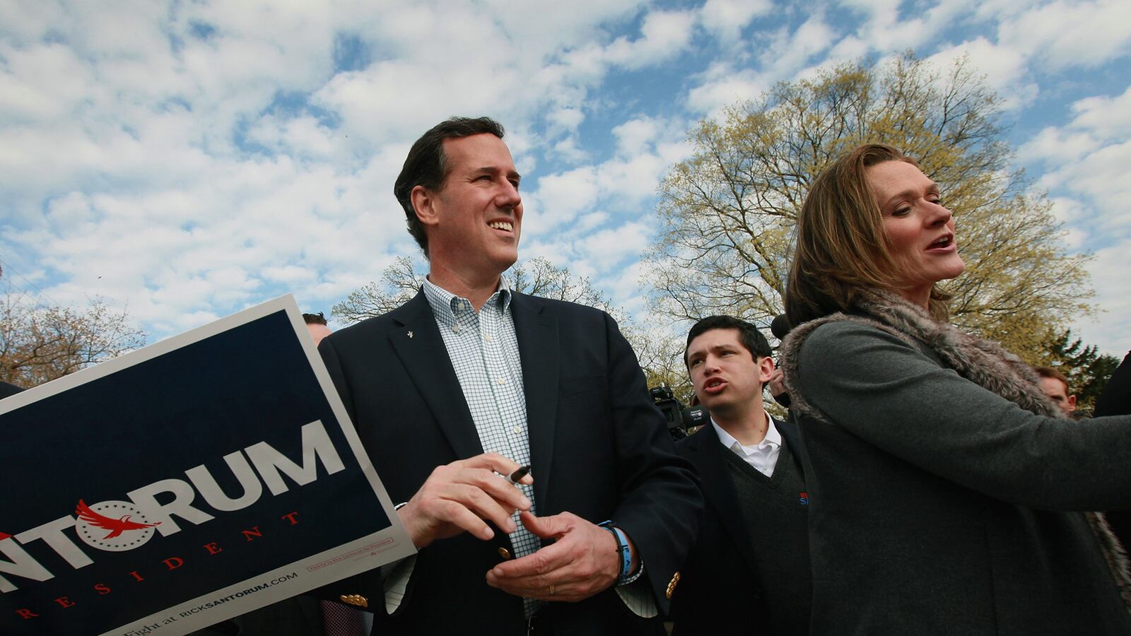cheats/2012/04/03/santorum-huddles-with-supporters/santorum-plans-cheat_y6rsfb
