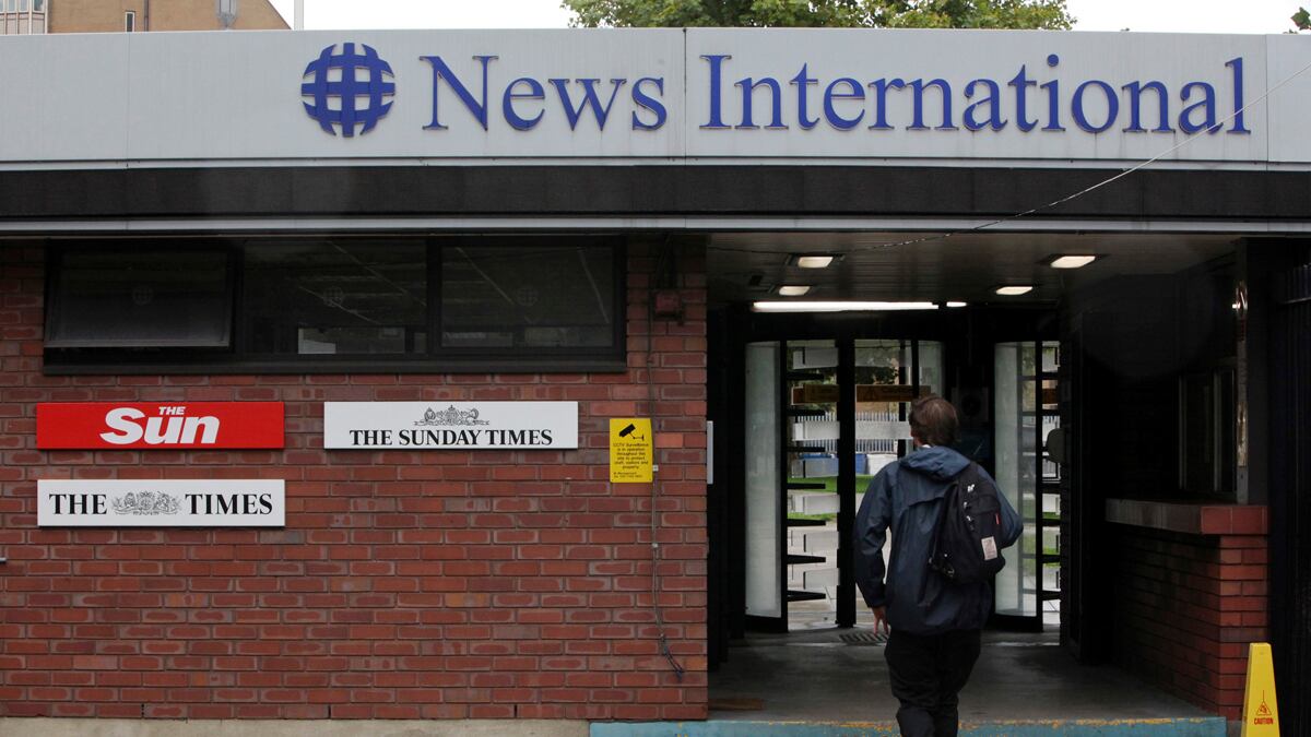 cheats/2012/02/11/8-arrested-in-u-k-phone-hacking/eight-more-arrests-murdoch-hacking-scandal-cheat_ejdbkc