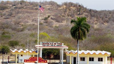 cheats/2010/01/13/haitian-refugees-to-gitmo/gitmo-refugees_itzcg3