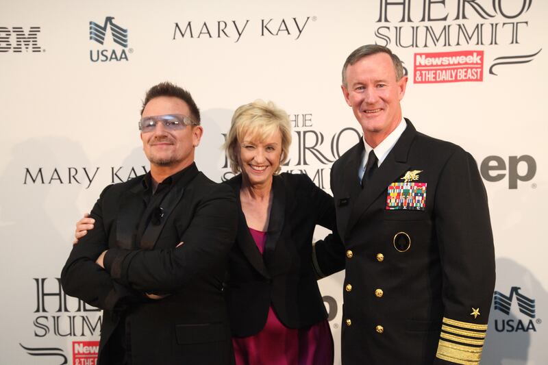 galleries/2012/11/15/william-mcraven-bono-more-from-the-hero-summit-photos/hero-summit-dinner-01_hdofvi