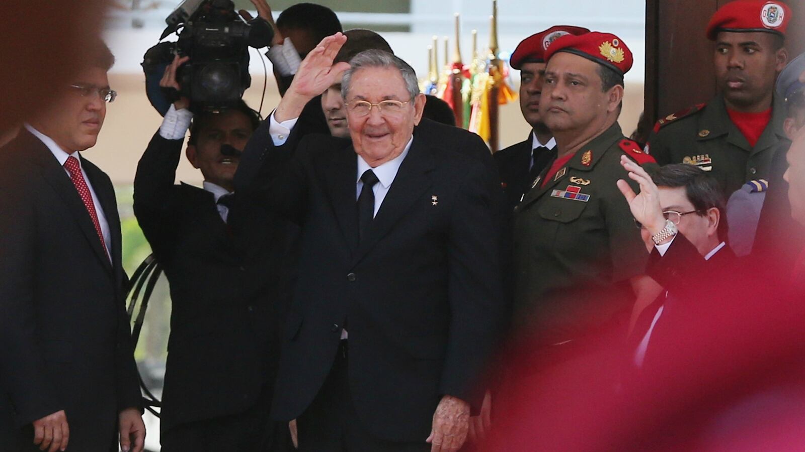 cheats/2014/12/20/castro-cuba-s-communism-won-t-change/141220-raul-castro-cheat_gum4km