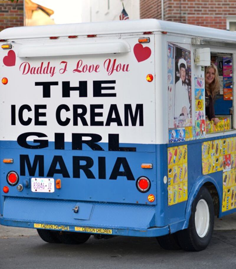 articles/2014/10/13/how-brooklyn-s-first-ice-cream-girl-fought-city-hall-and-won/141012-daly-icecream-embed-1_imvhmk