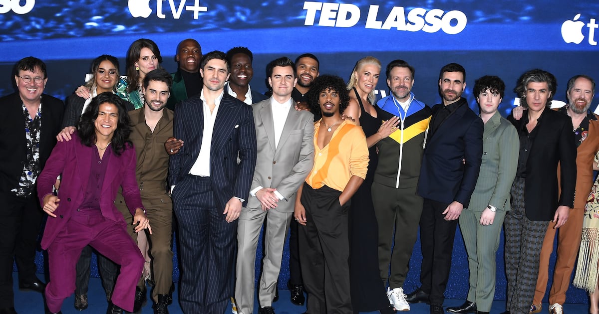 นักแสดงจากซีรีส์ ‘Ted Lasso’ คว้าสัญญาลูกหนังอาชีพแล้ว – The Daily Beast
