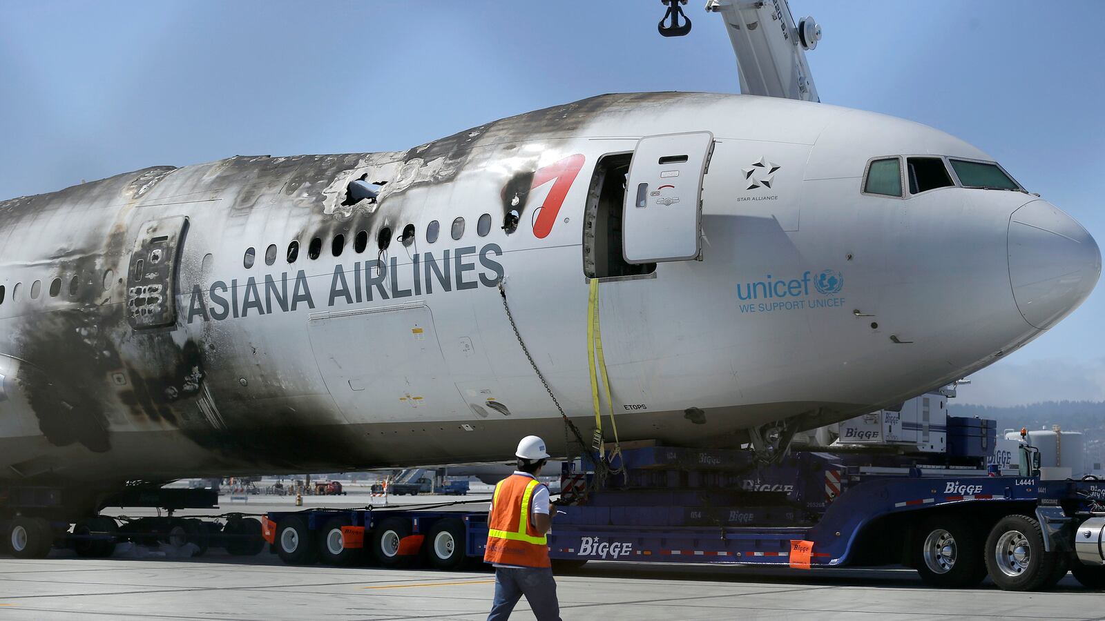 cheats/2013/07/13/third-asiana-victim-identified/130713-SFO-plane-cheat_dgall6