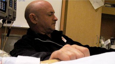 cheats/2011/01/16/giffordsrsquo-status-upgraded-to-serious/mike-kelly-with-gabrielle-giffords_m6mzef