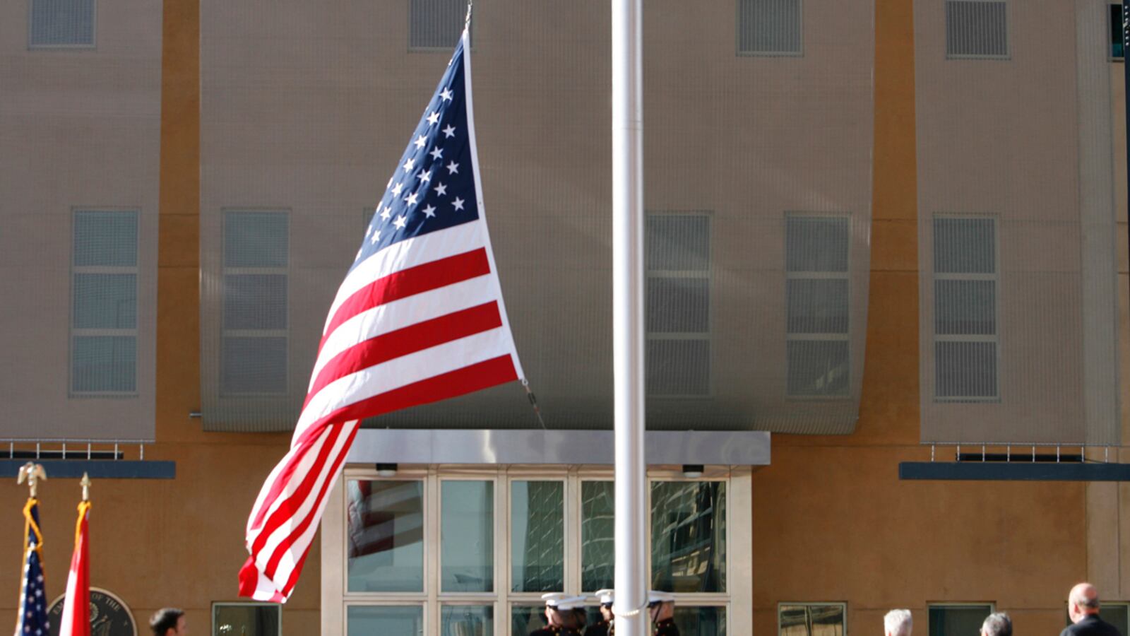 cheats/2012/02/07/u-s-to-right-size-iraq-embassy/us-embassy-iraq-cheat_oa85wz