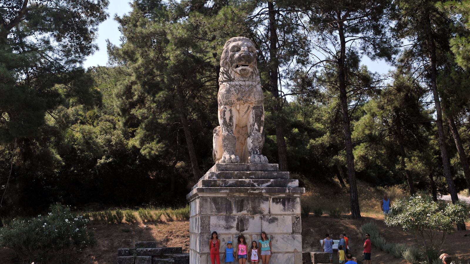 articles/2014/10/17/amphipolis-tomb-yields-amazing-finds-but-mysteries-linger/141017-irving-amphipolis-tomb-tease_ka2la0