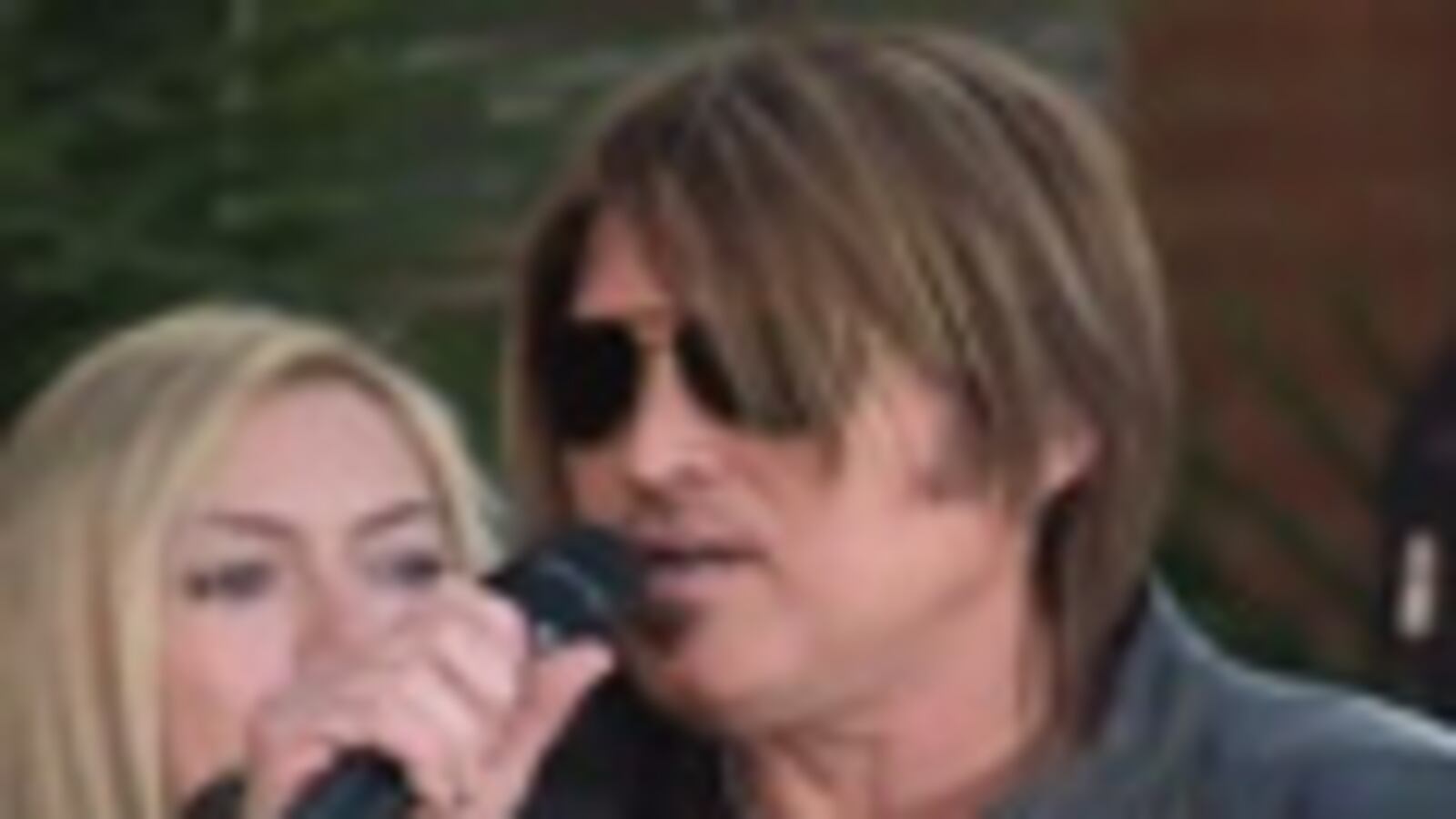 videos/2009/04/08/billy-rays-karaoke/regis-kelly-billy-ray_21559_gocnyw