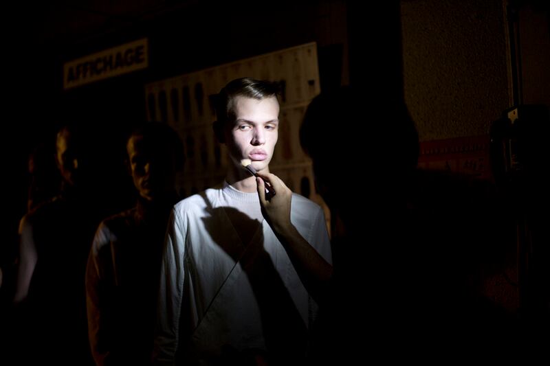 galleries/2012/07/02/men-s-fashion-week-in-paris-spring-2013-backstage-photos/paris-fashion-tachman-owens-1554_xktgrg