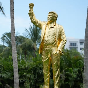trump statue