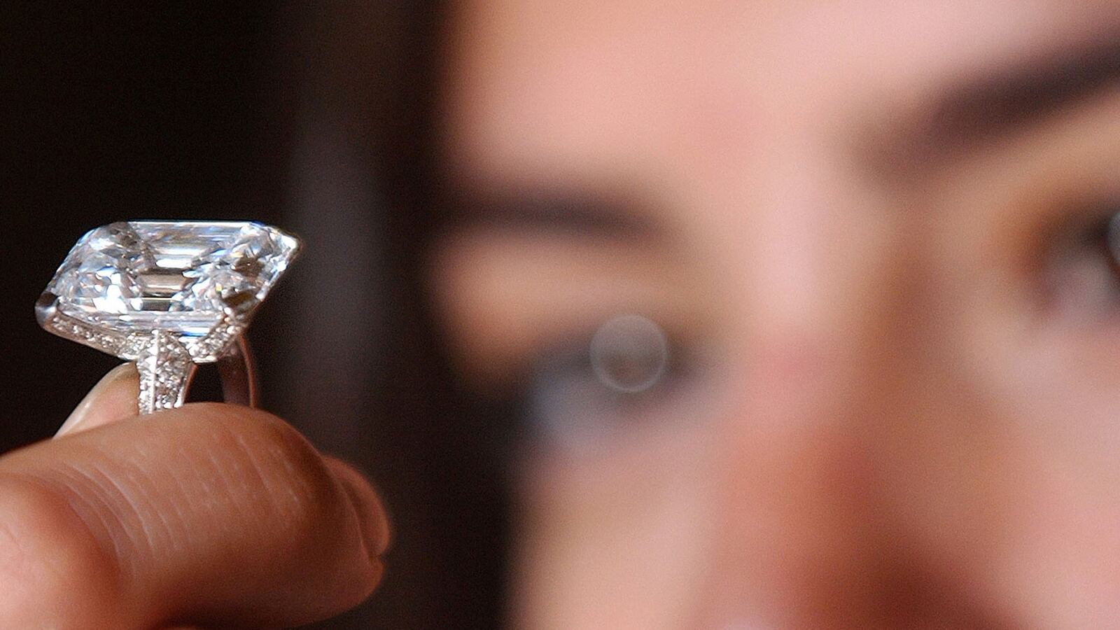 cheats/2013/07/03/tiffany-exec-accused-of-stealing-jewels/130703-tiffany-cheat_ouc1an